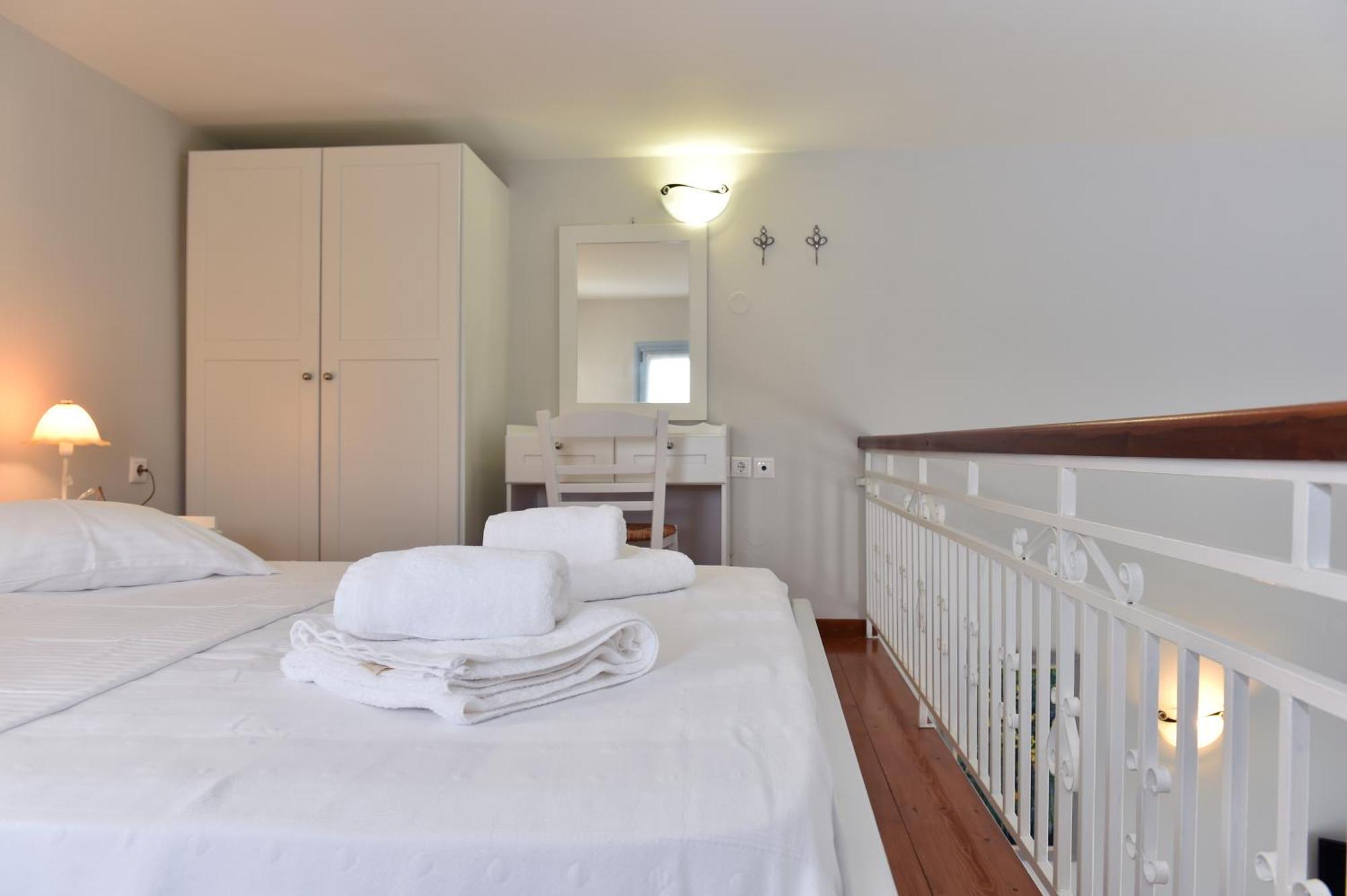 Tonia Apartments Paros Chrisi Akti  Eksteriør bilde