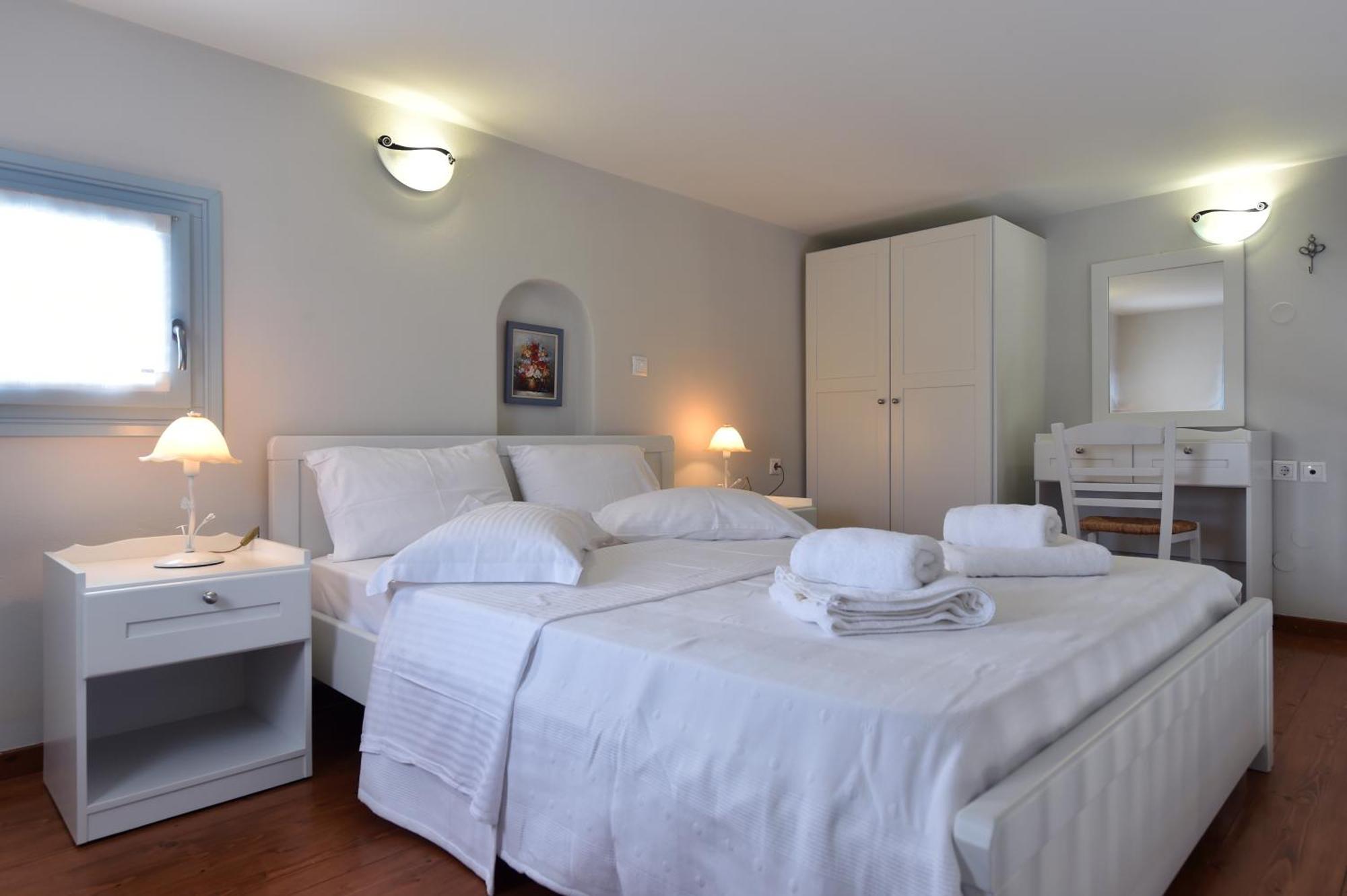 Tonia Apartments Paros Chrisi Akti  Eksteriør bilde
